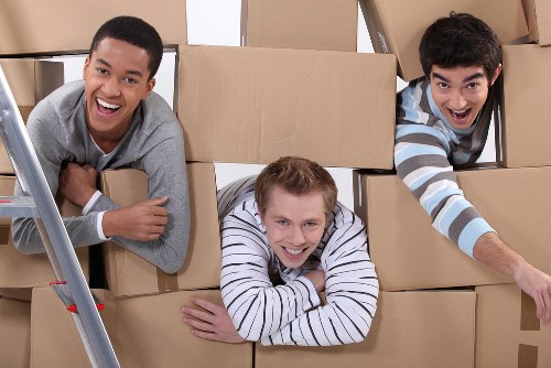 Organised moving day for flat removals in Gospeloak